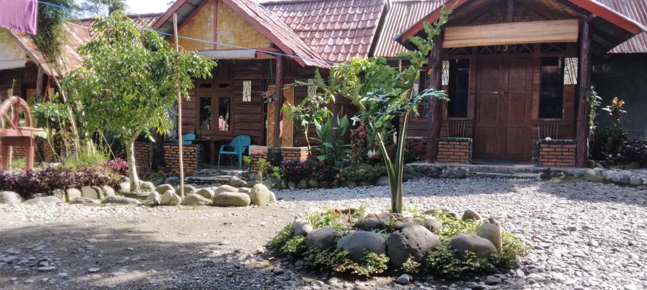 Lucky Bamboo'Bungalows-Resto And Orangutan Jungle Trekking Tours Bukit Lawang Eksteriør billede