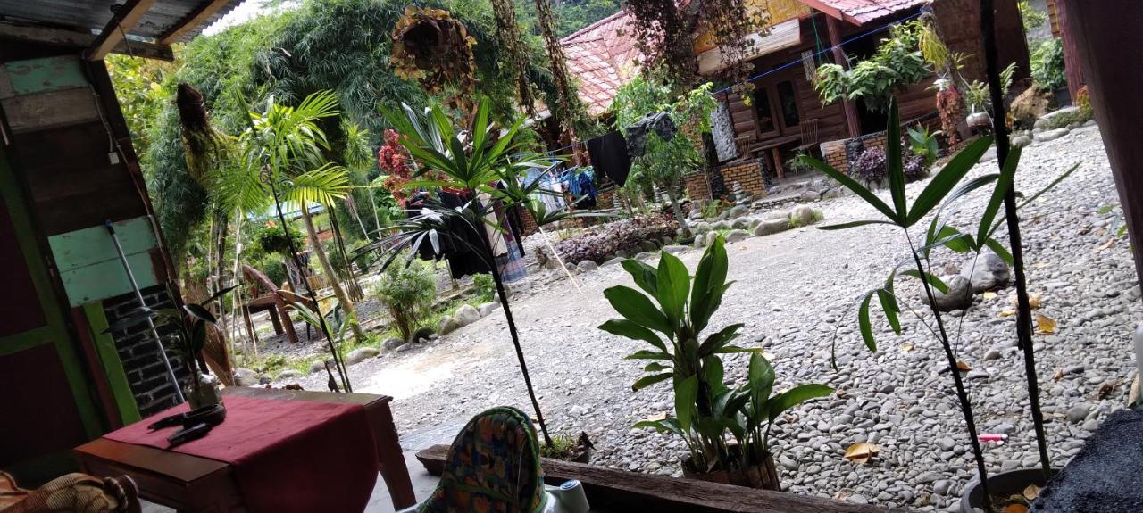 Lucky Bamboo'Bungalows-Resto And Orangutan Jungle Trekking Tours Bukit Lawang Eksteriør billede
