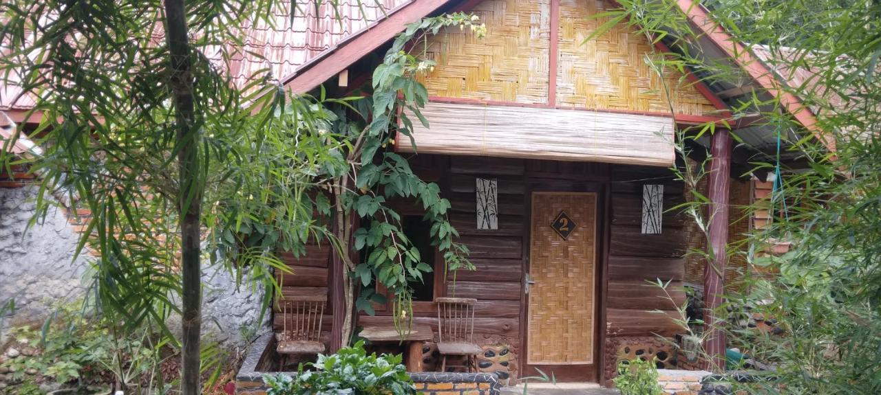 Lucky Bamboo'Bungalows-Resto And Orangutan Jungle Trekking Tours Bukit Lawang Eksteriør billede