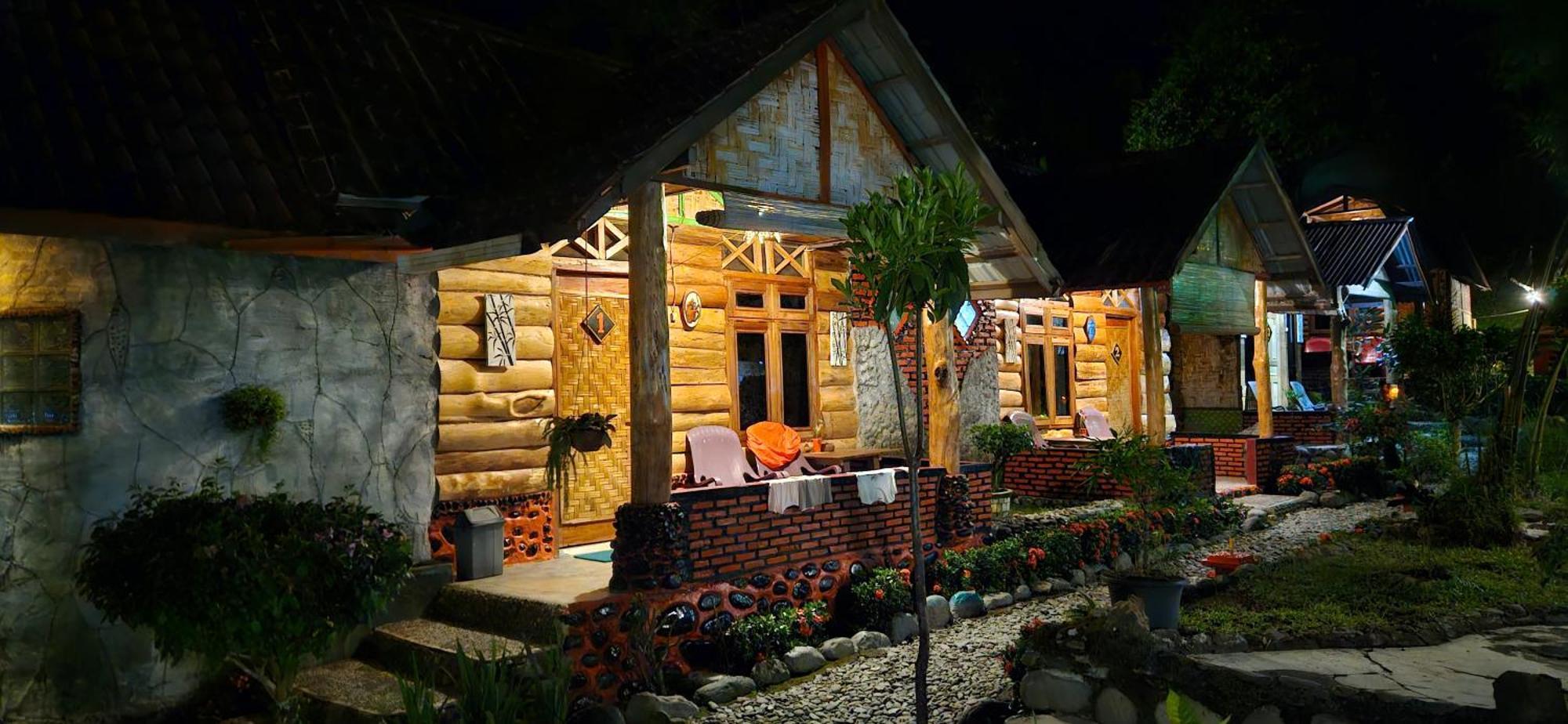 Lucky Bamboo'Bungalows-Resto And Orangutan Jungle Trekking Tours Bukit Lawang Eksteriør billede